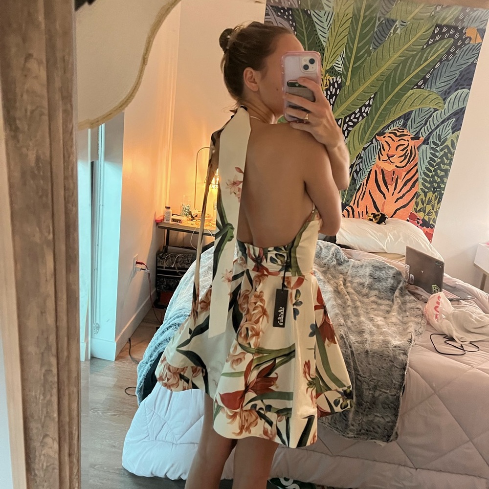 🌴Luxe satin Lulus high neck bow back dress tropical print🌴